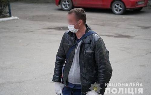 Жительница Тернополя не пустила домой мужа, заболевшего коронавирусом