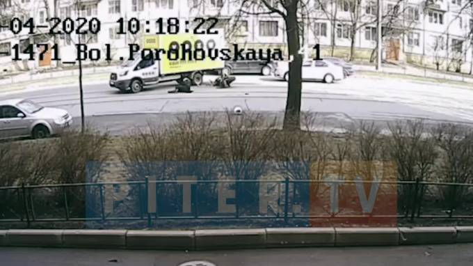 Видео: Мотоциклист влетел в "ГАЗель" на Большой Пороховской улице