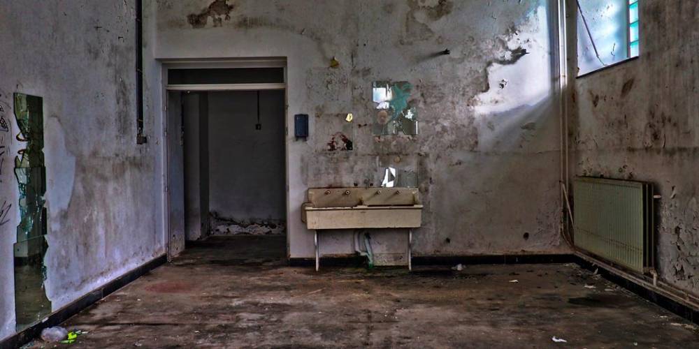 Советские стиральные машины и ржавые ванны – украинская больница борется с COVID-19