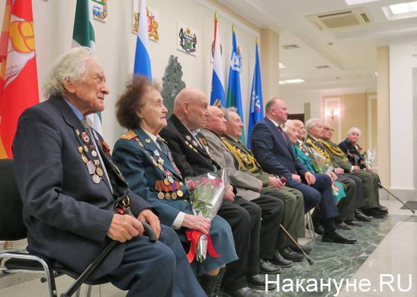 Ветеранов на мероприятия в честь Дня Победы приглашать не будут – Кремль