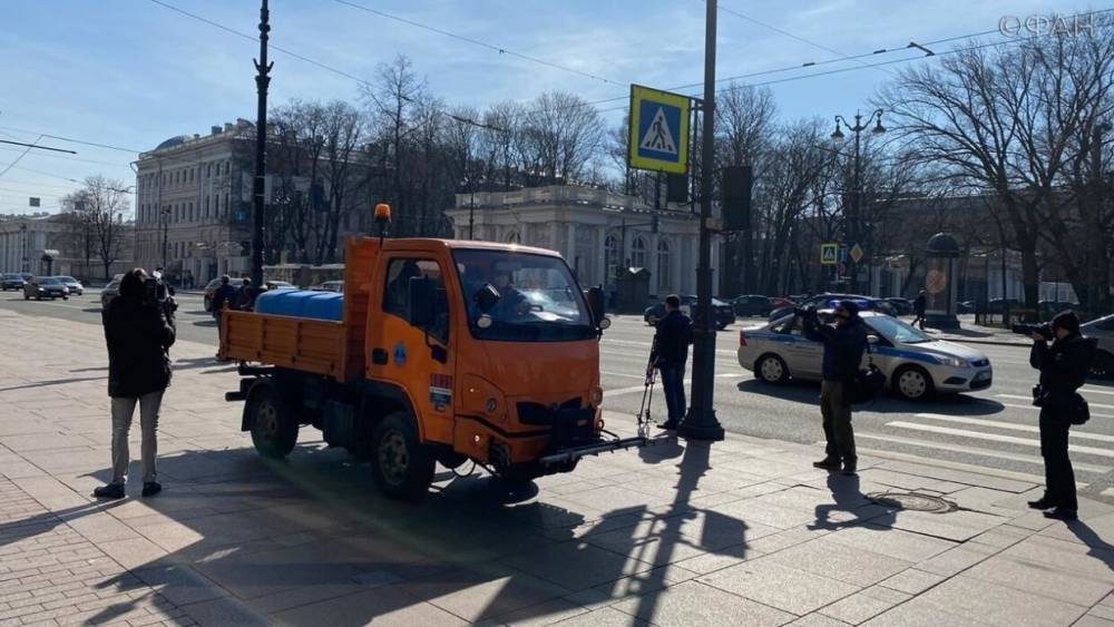 Власти Петербурга поручили «Водоканалу» дезинфицировать улицы