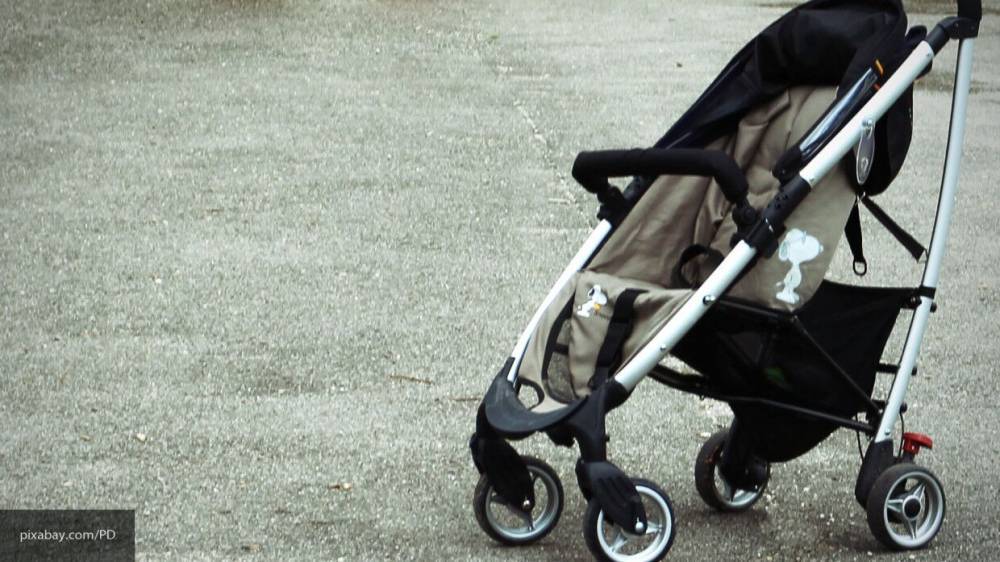 Пьяный отец оставил коляску с новорожденным сыном в Москве на ночь