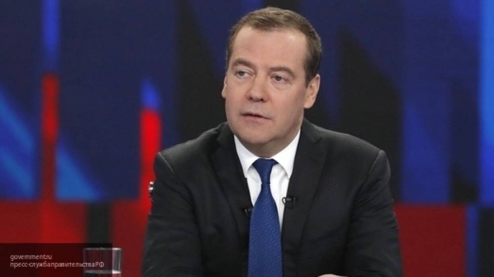Медведев сообщил о том, что в России не допускается резкое распространениt COVID-19