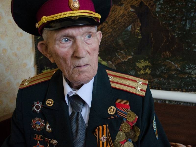 Кремль: Когда пройдет парад Победы пока неясно, но ветеранов звать не стоит