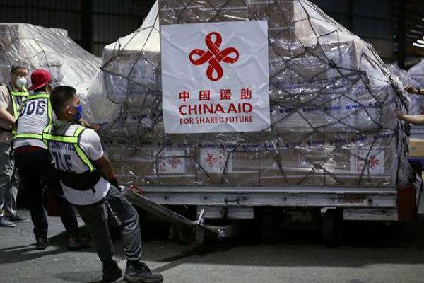 Китай отправил за границу 300 самолетов с врачами и средствами помощи