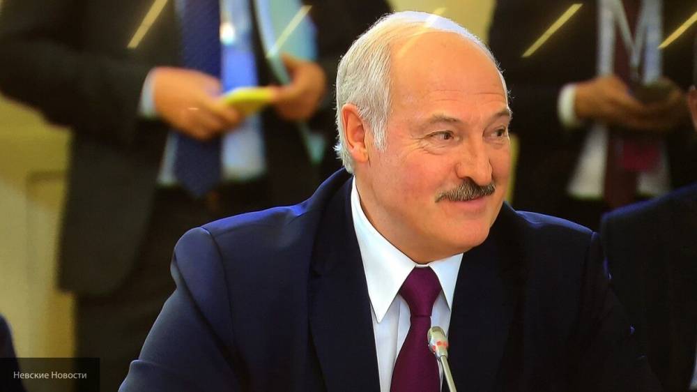 Лукашенко готов самостоятельно лечить коронавирус у граждан Белоруссии