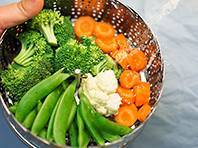 Роспотребнадзор советует мыть овощи и фрукты для снижения риска заражения коронавирусом