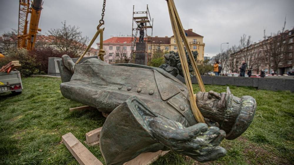 Инициаторов сноса памятника Коневу в Праге призвали наказать санкциями