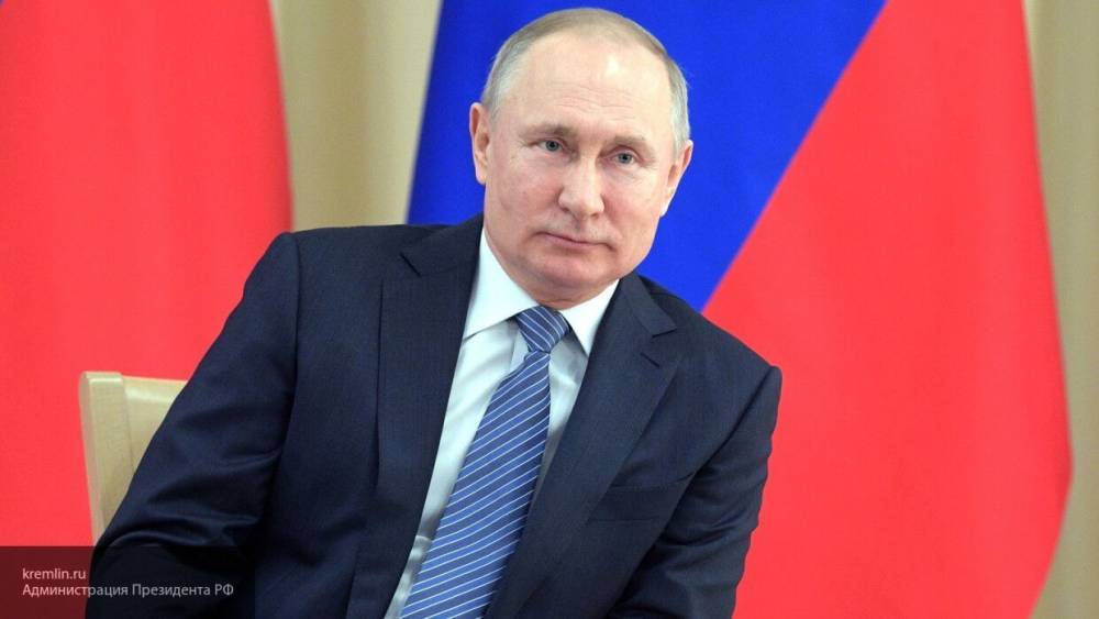 Путин пошутил, что коронавирус сделал россиян вирусологами