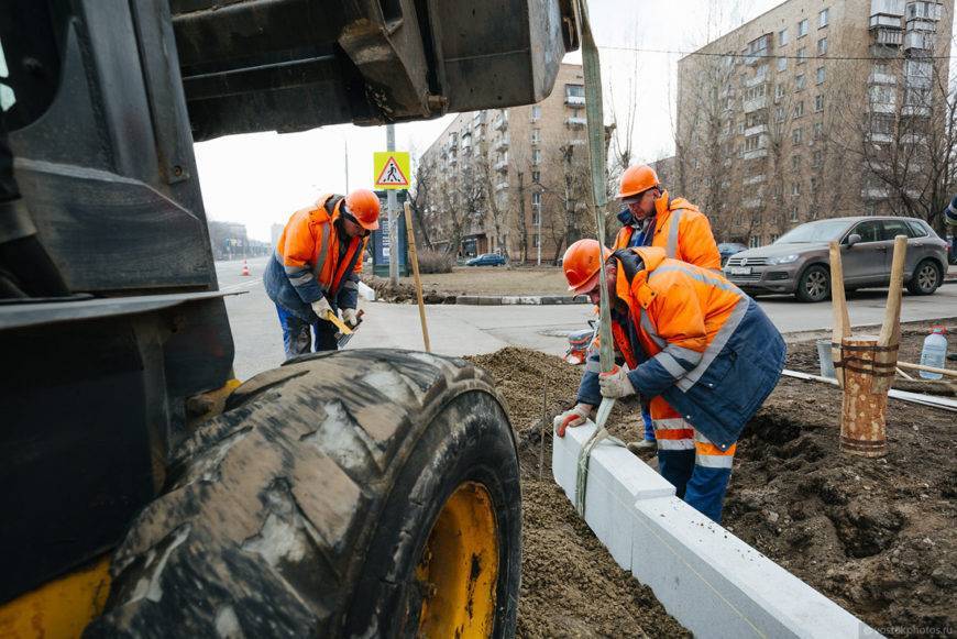 «Медуза»: Мэрия Москвы заключила контракт на закупку бетонных бордюров за 3,2 млрд рублей