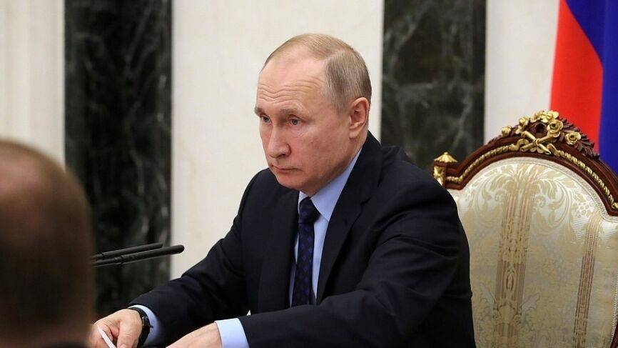 Путин призвал принимать адекватные решения для борьбы с коронавирусом