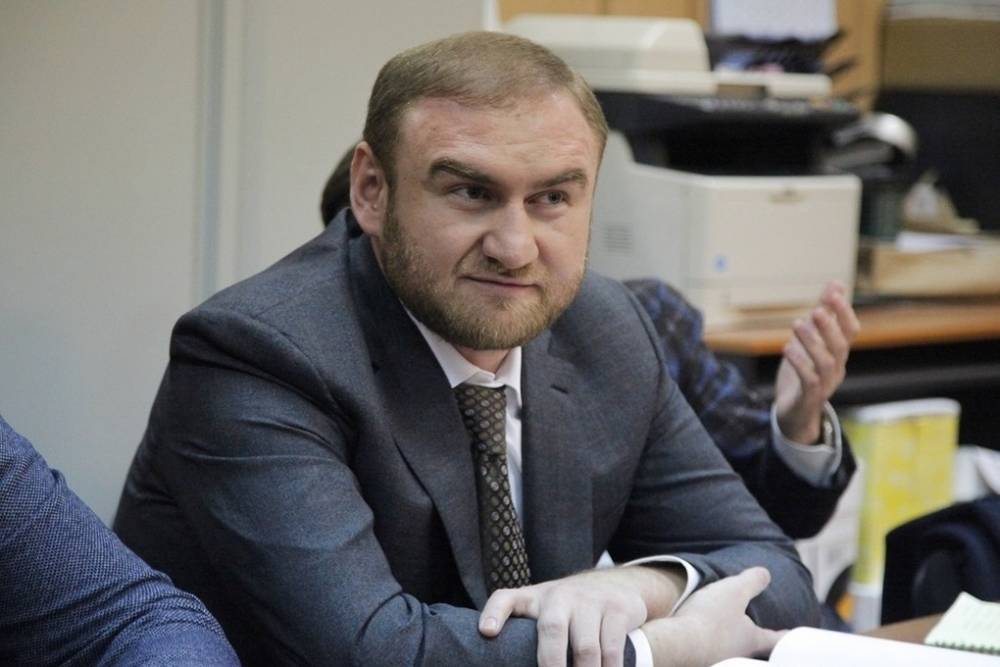 Арашукову предъявили обвинения по трем новым эпизодам