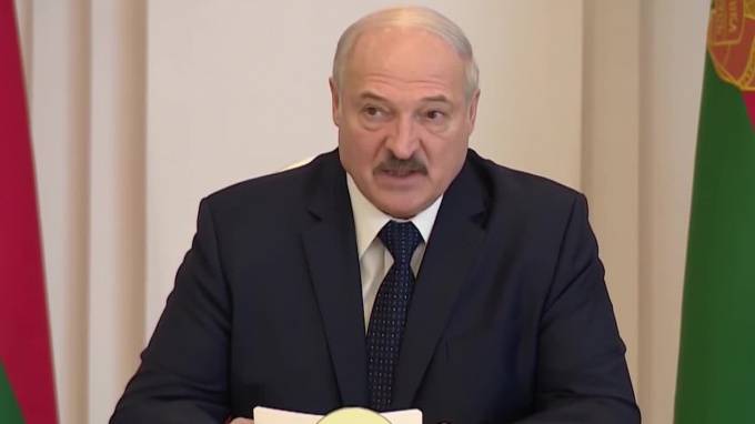Лукашенко объяснил причины отказа от карантина в Белоруссии