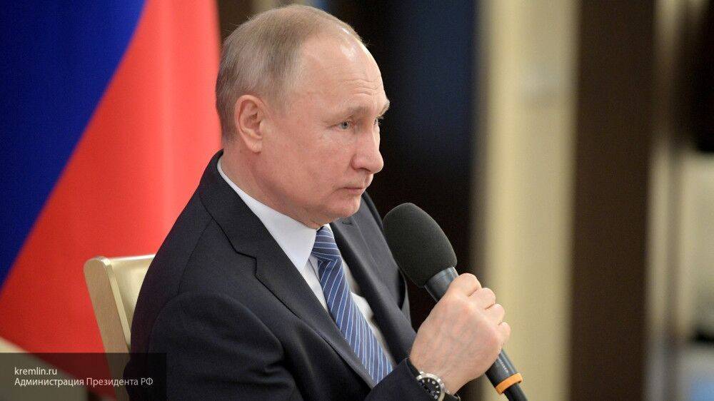 Путин обсудит уменьшение числа нерабочих дней со специалистами