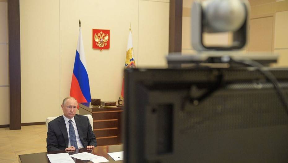 "Мы теперь все вирусологами стали": Путин о ситуации с коронавирусом