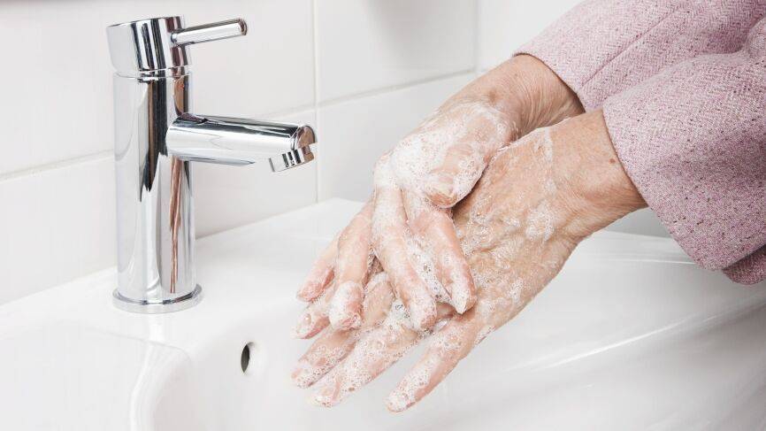 Как правильно мыть руки, чтобы не заболеть COVID-19. Инфографика ФАН
