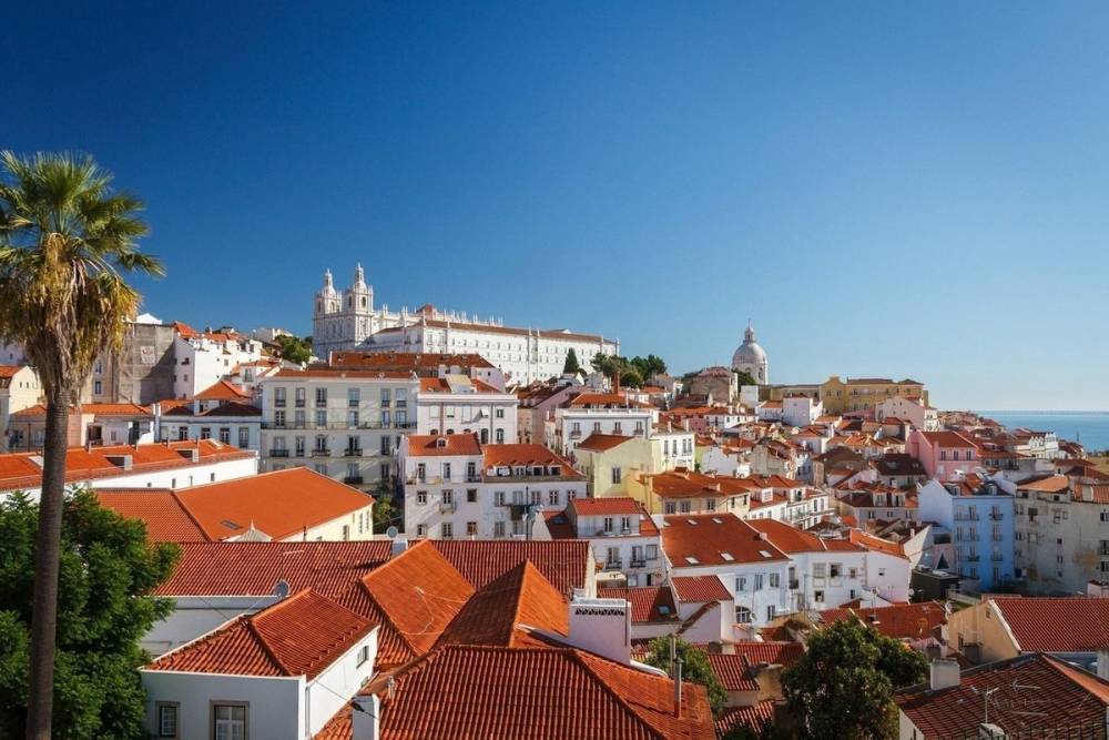 Дипломаты оценили количество россиян, застрявших в Португалии из-за COVID-19