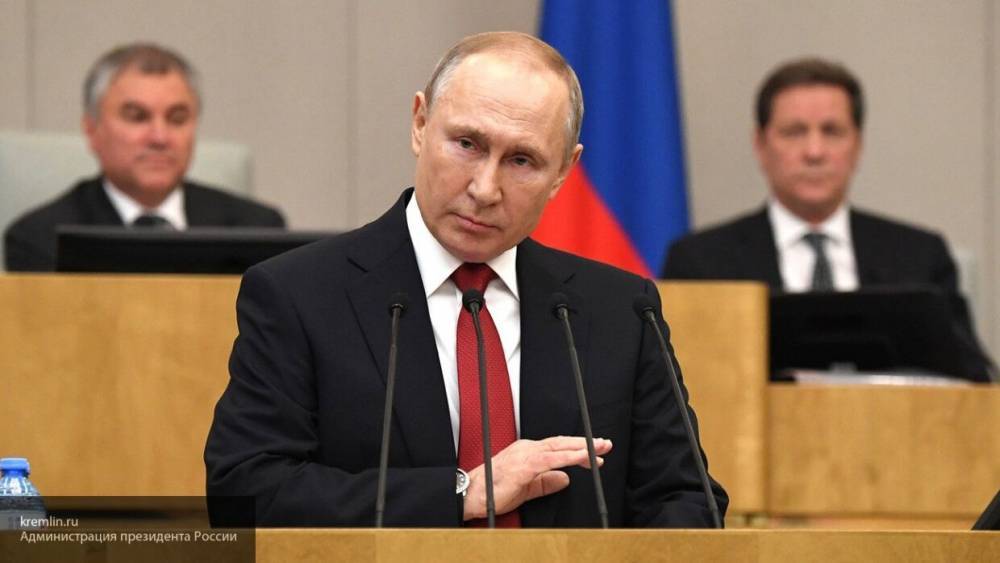 Путин обсудит с губернаторами способы защитить медиков от COVID-19
