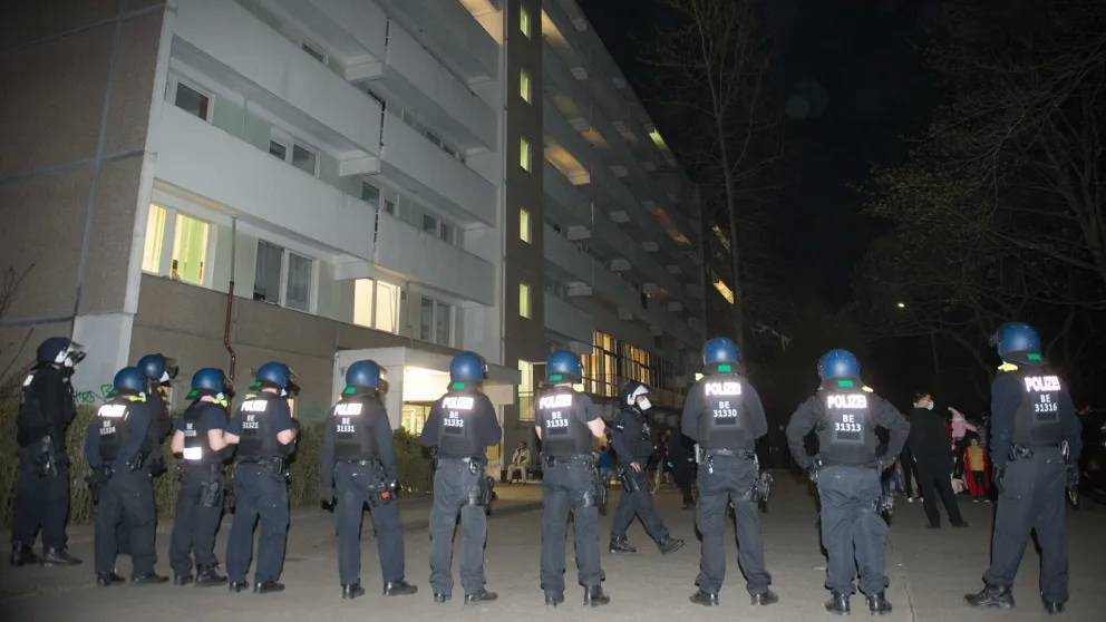 В Берлине беженцы подожгли приют, поскольку их не хотели выпускать на улицу