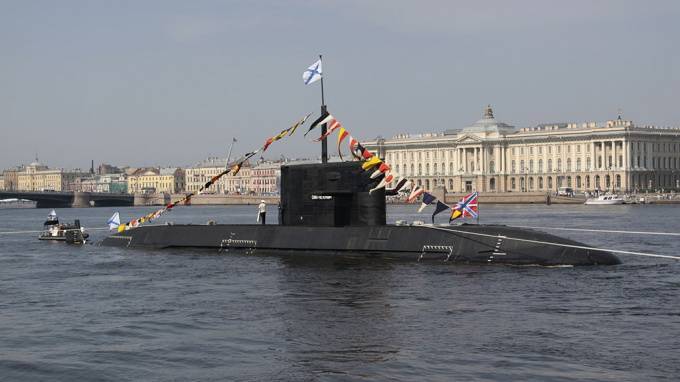 Подлодку Северного флота "Санкт-Петербург" модернизируют в Кронштадте