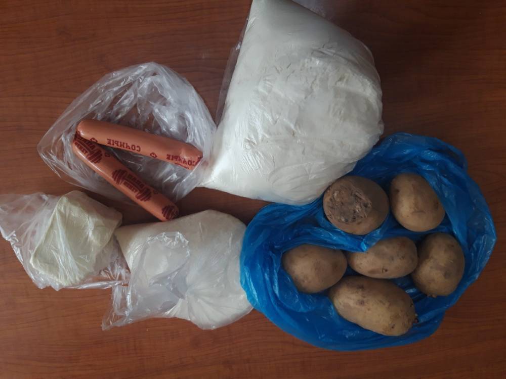 В Карелии детям из малоимущих семей выдали пять картофелин и две сосиски в качестве питания на две недели