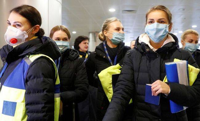 Украинцев нужно вернуть на работу в мае, пусть даже в масках — Шмыгаль