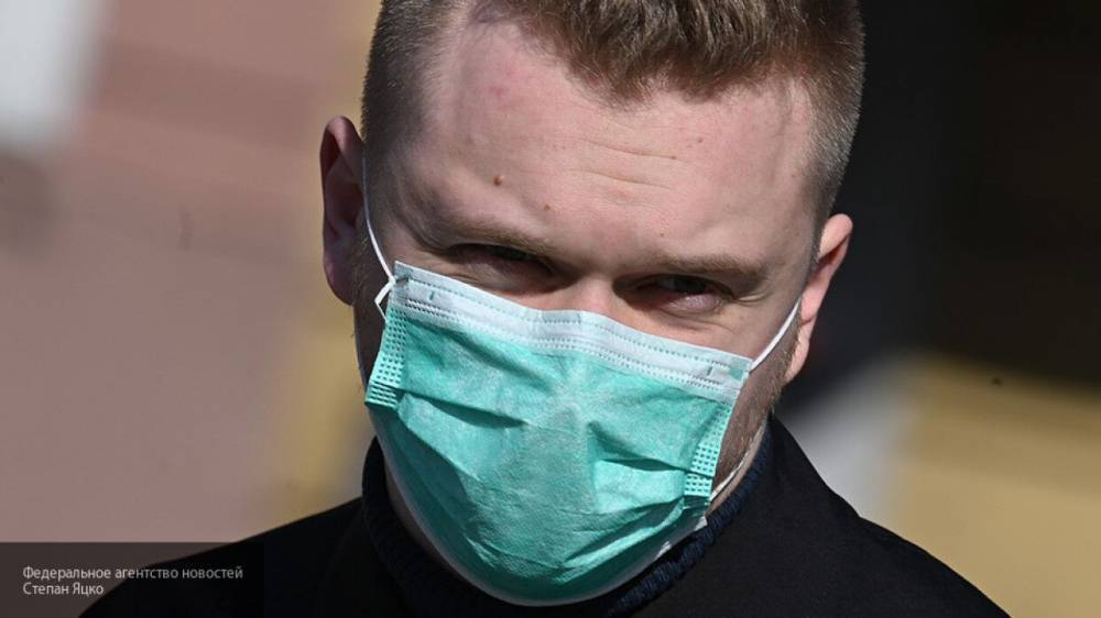 Правила ношения защитной маски опубликовал врач управделами президента РФ