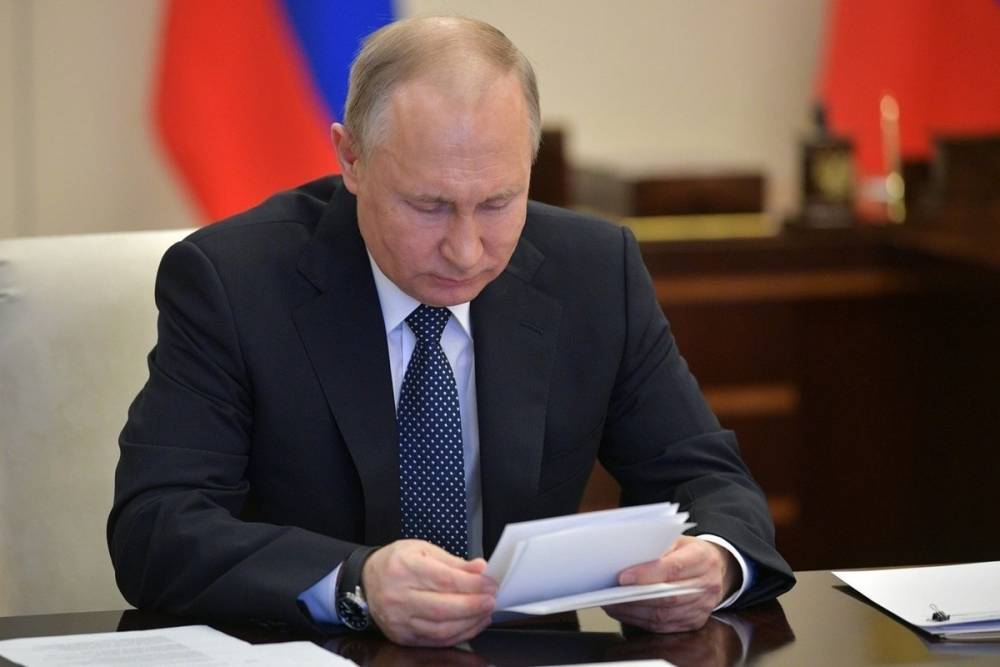 Путин получил от вирусологов прогноз по коронавирусу в России
