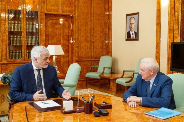 Владимир Уйба провел рабочую встречу с сенатором Валерием Марковым