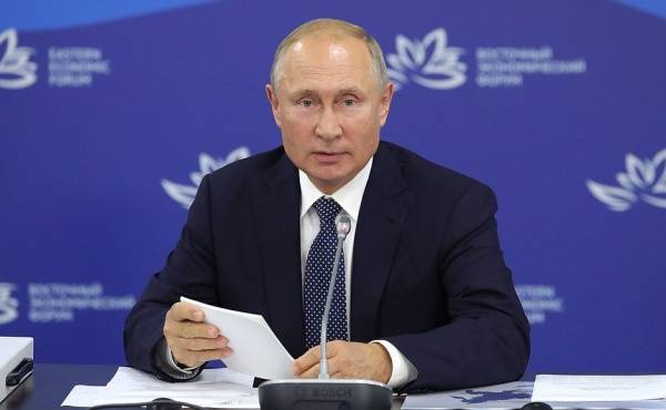 Путин подписал указ о выплатах семьям с детьми до 3 лет
