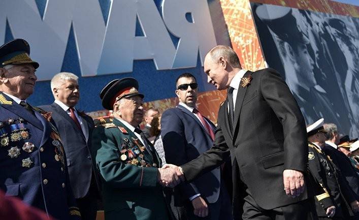 IS: Путин использует День Победы как инструмент влияния