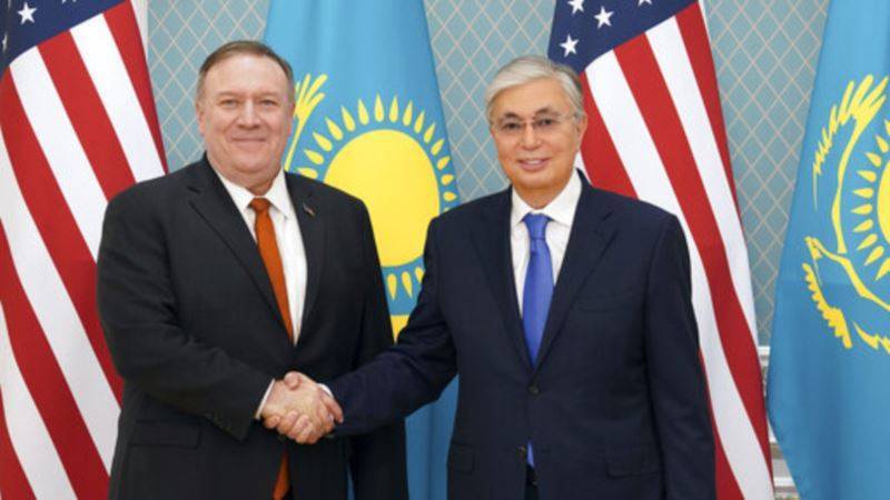 Госсекретарь Помпео обсудил с президентом Казахстана борьбу с коронавирусом