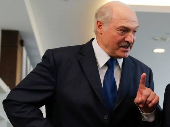 Лукашенко: коронавирус находит тех, кто «вчера пил, сегодня курит»