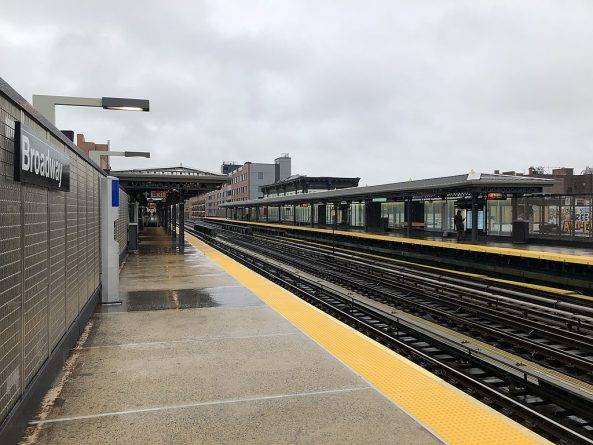 Убийца в хирургической маске нанес смертельные ножевые ранения пассажиру в метро Нью-Йорка