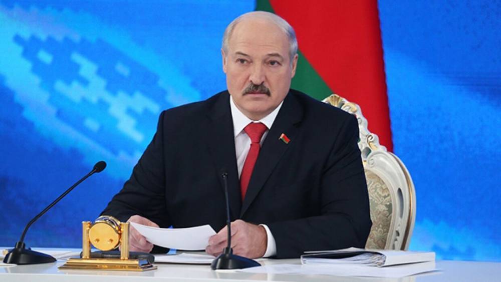 Надо меньше пить: Лукашенко рассказал, кого «находит» коронавирус