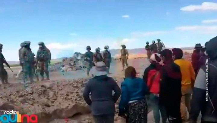 Жители Боливии устроили стычку с военными на границе с Чили