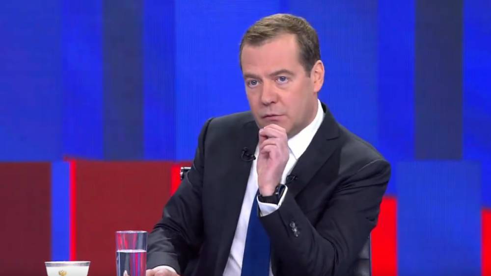 Медведев заявил, что «перезагрузка» отношений РФ и США обернулась «перегрузкой»
