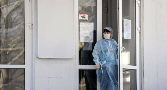 В Киргизии 32 медработника заразились коронавирусом