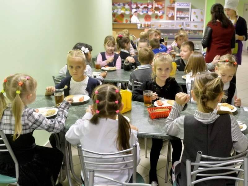 Сухпаек, выданный детям из малообеспеченных семей в Карелии, шокировал Сеть - dayonline.ru - Карелия
