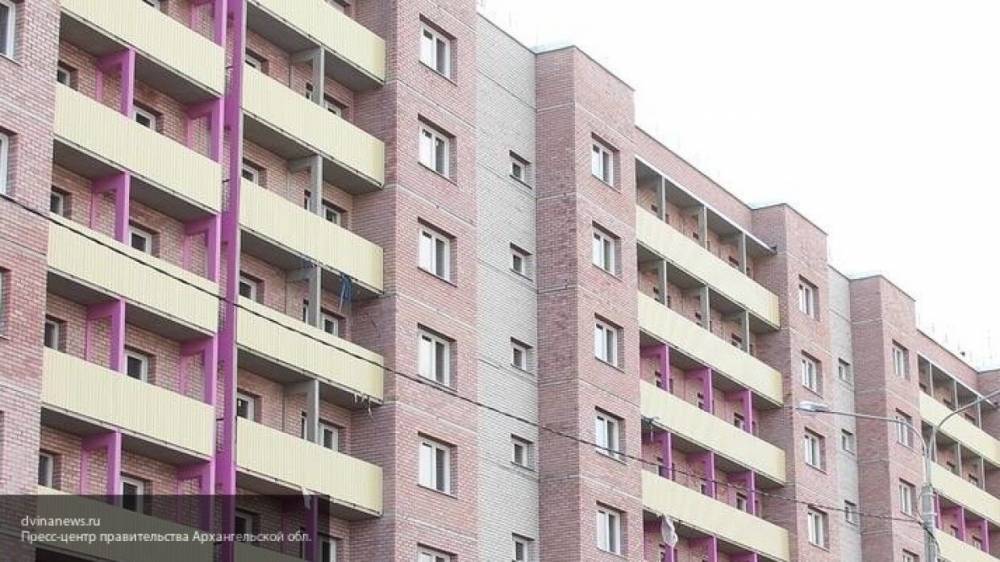 Труп мужчины найден под окнами многоэтажки в Петербурге