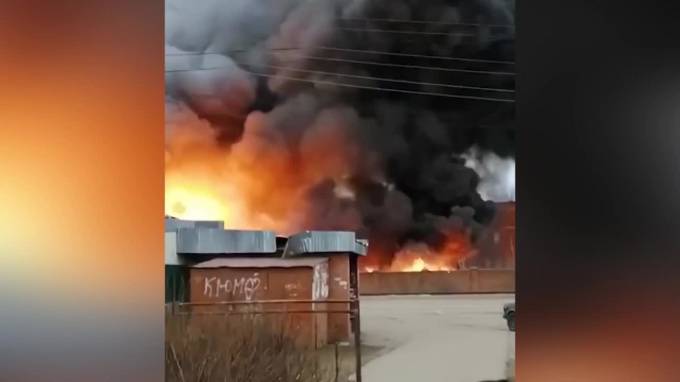 Видео: В Ивановской области загорелась текстильная фабрика