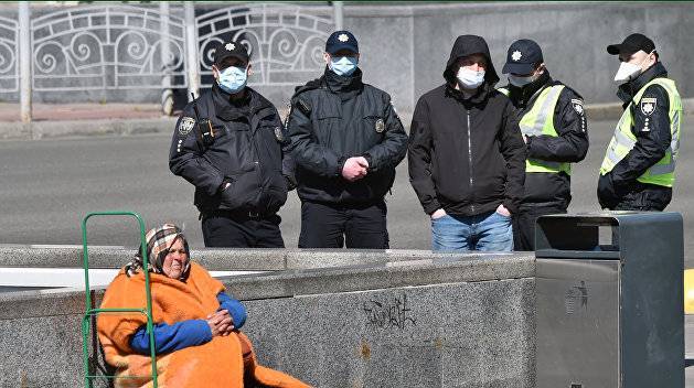 Весна с карантином в Киеве: патрули, утки и шашлыки