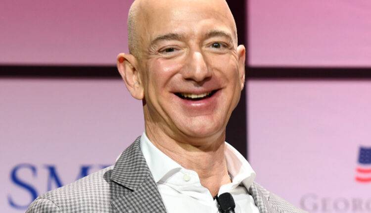 Глава Amazon сохранил статус самого богатого человека в мире по версии Forbes
