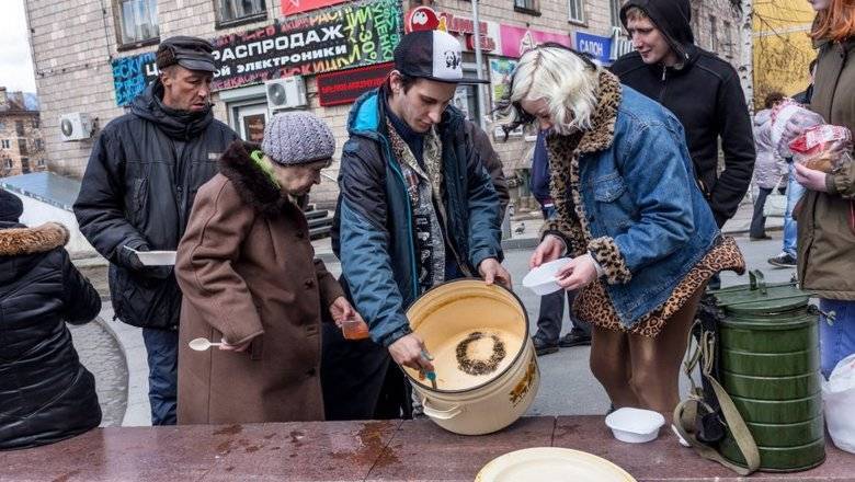 В храм - за хлебом: благотворители говорят о появлении голодных людей