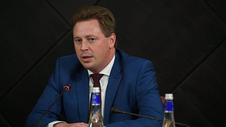 Экс-губернатора Севастополя Овсянникова исключили из "Единой России"