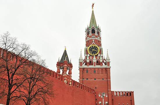 Декларации Путина и чиновников опубликуют в установленный законом срок, заявили в Кремле