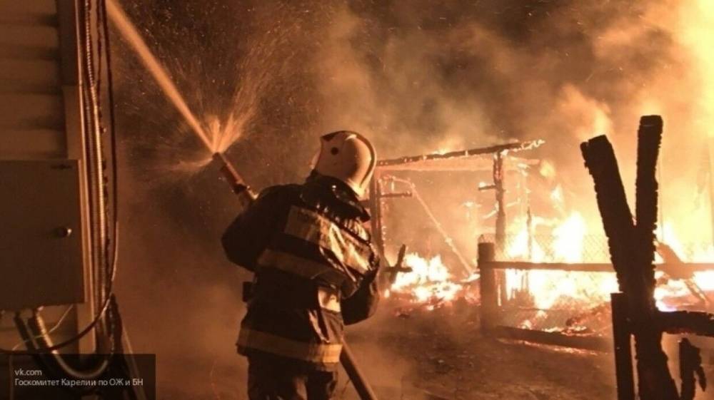 Очевидцы засняли видео пожара ТЦ "Бум" в Кирове