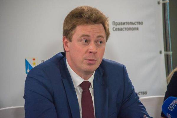 Экс-губернатор Севастополя исключен из «ЕР» за дебош в аэропорту