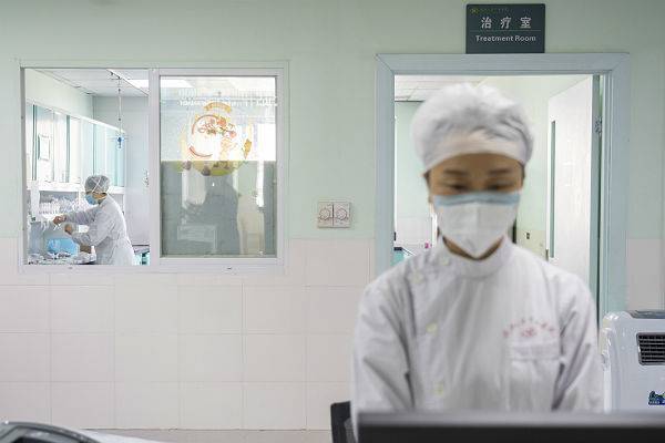 В Госкомздраве КНР рассказали о работе медсестер в Хубэе
