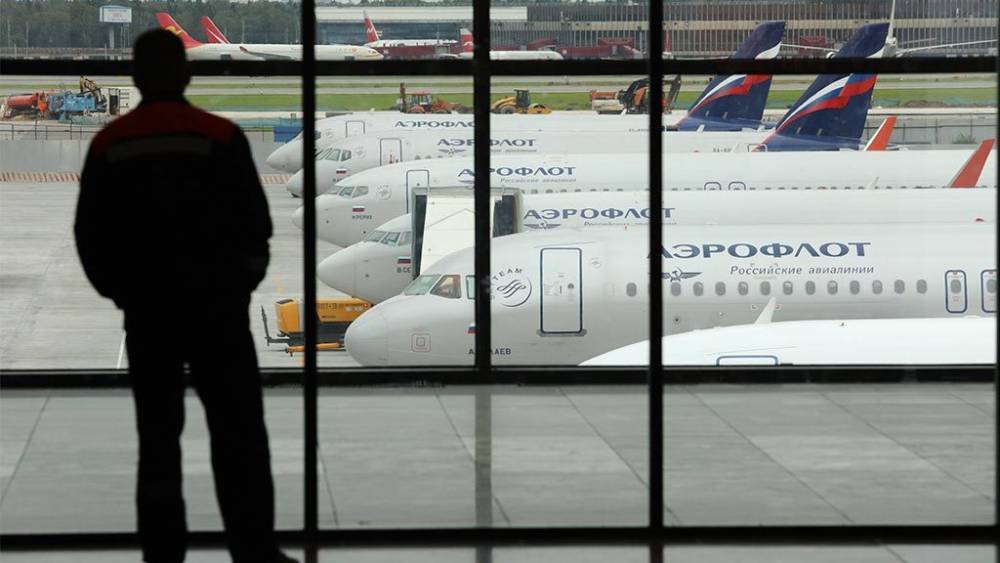 Авиаперевозки российских компаний в марте снизились почти на 30%
